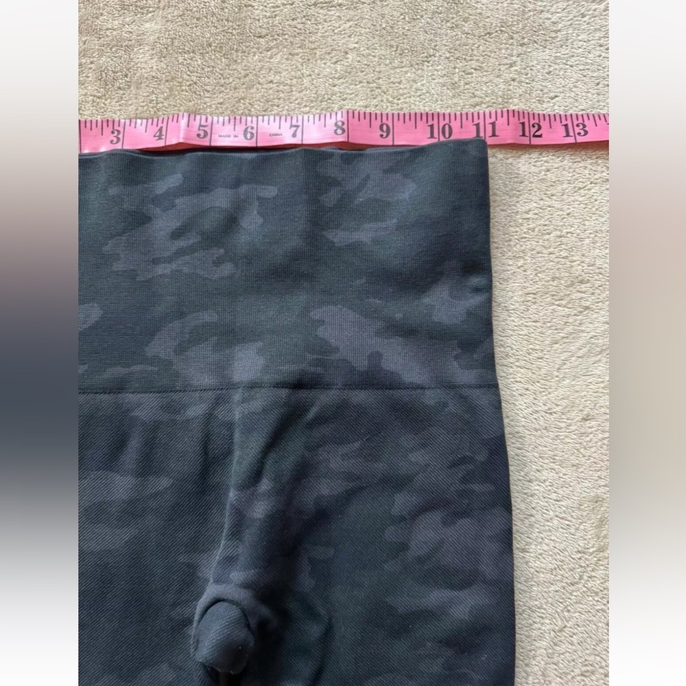 Spanx Womens Black/Green Camo Leggings Mid Rise Size Small - Picture 6 of 9